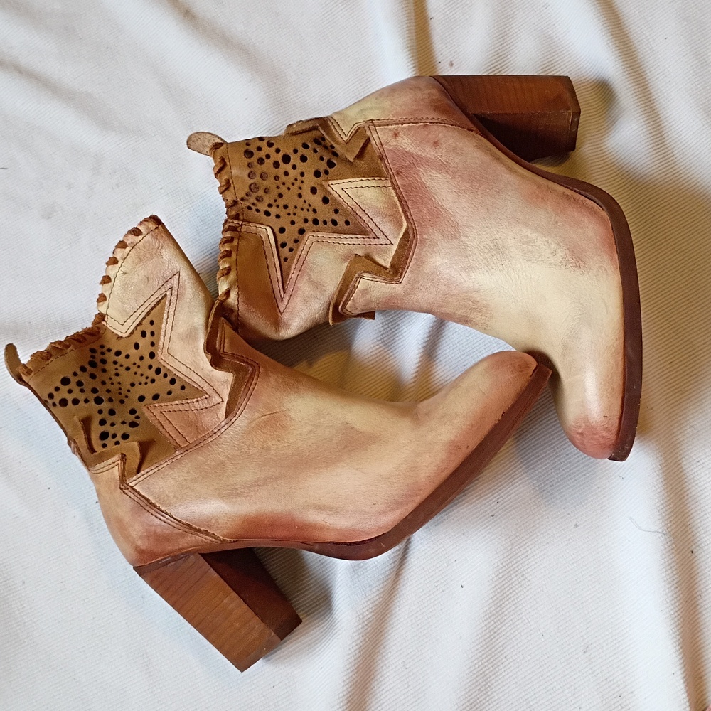 Rebels Hand-painted Star Heeled Boot